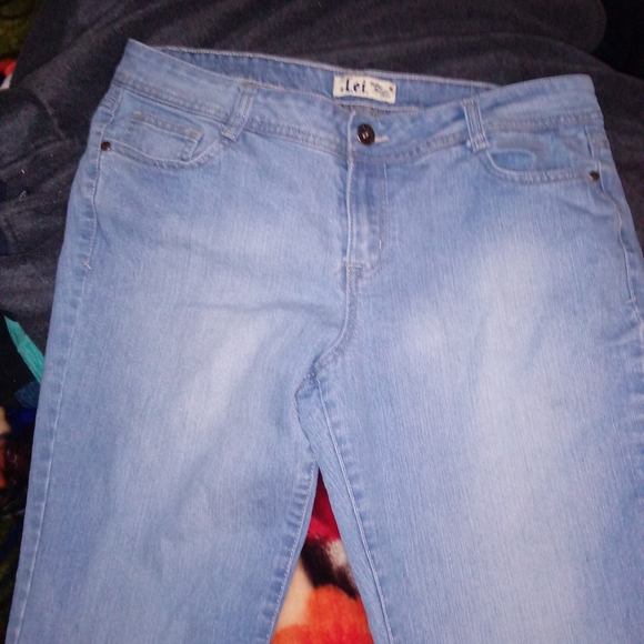 L.e.i Jeans - Picture 2 of 5